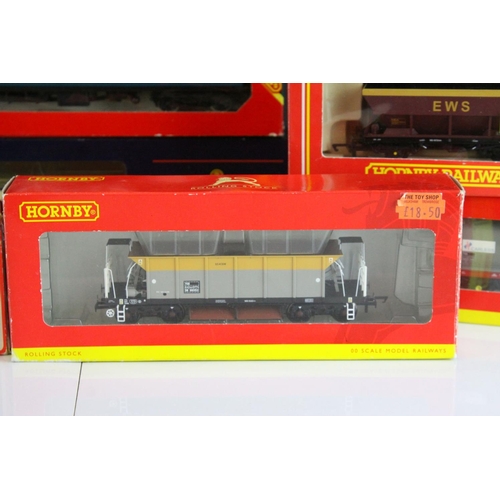 33 - 13 Boxed OO gauge items of rolling stock to include 6 x Hornby, 4 x Bachmann, 2 x Dapol and 1 x Lima... 