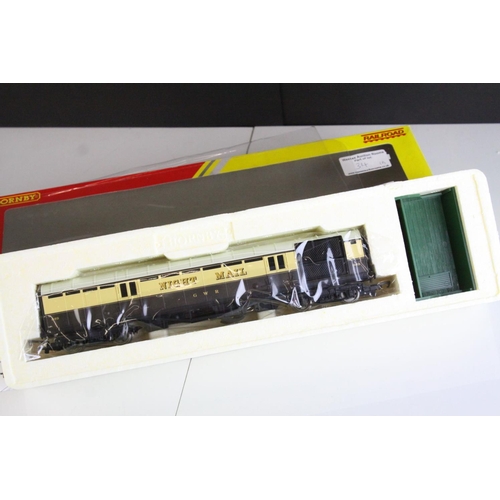 34 - Boxed Lima OO gauge Eastfield locomotive plus a boxed Hornby R4526 Operating Mail Coach 849 and bixe... 