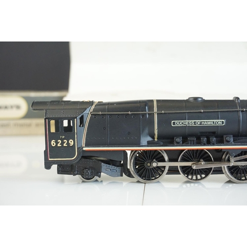 34a - Boxed Wrenn OO gauge W2241 4-6-2 Duchess of Hamilton 4-6-2 with tender, with instructions