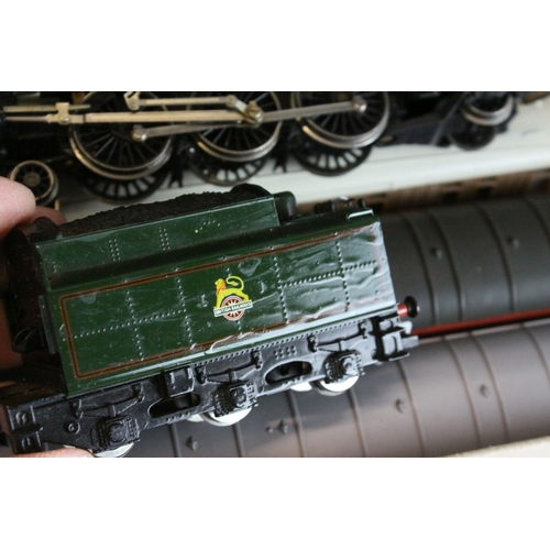 36 - Nine Hornby OO gauge coaches featuring 2 x Royal Mail coaches plus a Hornby Morning Star 4-6-2 locom... 