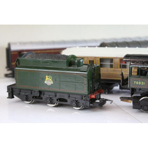 36 - Nine Hornby OO gauge coaches featuring 2 x Royal Mail coaches plus a Hornby Morning Star 4-6-2 locom... 