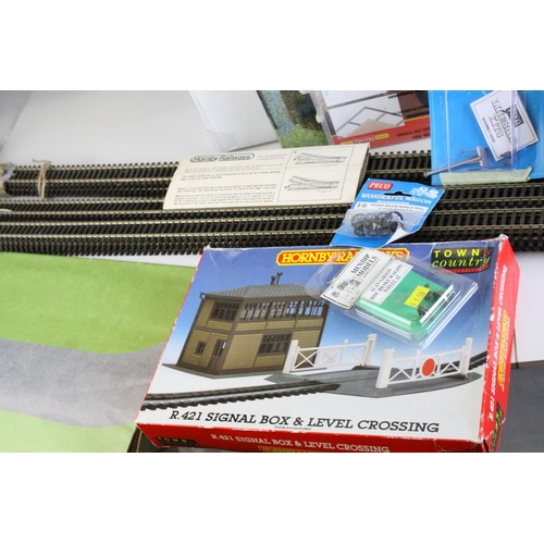 37 - Collection of good OO gauge model railway track including Peco straights, boxed Hornby R421 Signal B... 