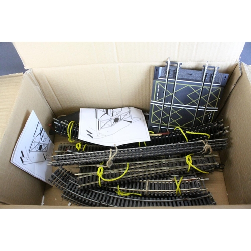 37 - Collection of good OO gauge model railway track including Peco straights, boxed Hornby R421 Signal B... 