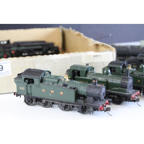 39 - 12 OO gauge locomotives to include Airfix 0-6-0 LMS with tender, Bachmann 0-6-2 GWR etc