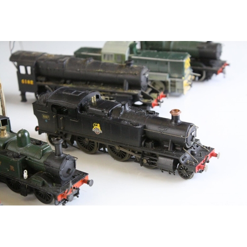 39 - 12 OO gauge locomotives to include Airfix 0-6-0 LMS with tender, Bachmann 0-6-2 GWR etc