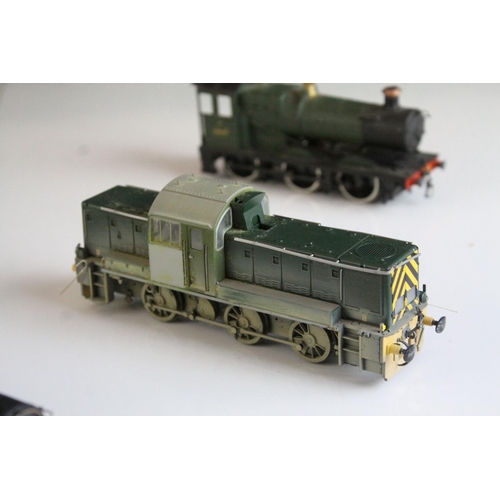 39 - 12 OO gauge locomotives to include Airfix 0-6-0 LMS with tender, Bachmann 0-6-2 GWR etc