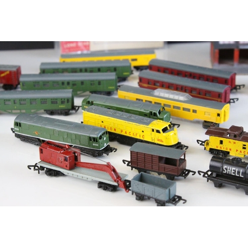 41 - 25 + Lone Star Triple OOO Gauge items of diecast model railway to include 3 x Locomotives (EL60 D500... 