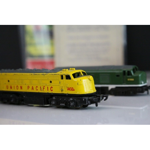 41 - 25 + Lone Star Triple OOO Gauge items of diecast model railway to include 3 x Locomotives (EL60 D500... 