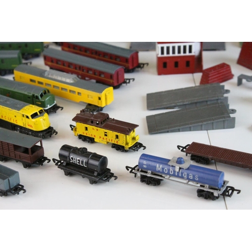 41 - 25 + Lone Star Triple OOO Gauge items of diecast model railway to include 3 x Locomotives (EL60 D500... 