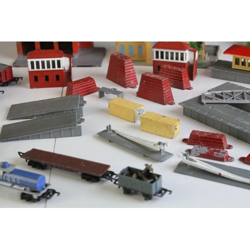 41 - 25 + Lone Star Triple OOO Gauge items of diecast model railway to include 3 x Locomotives (EL60 D500... 