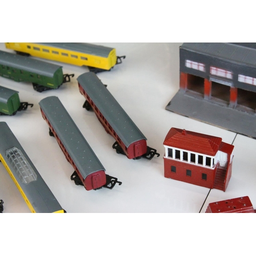 41 - 25 + Lone Star Triple OOO Gauge items of diecast model railway to include 3 x Locomotives (EL60 D500... 