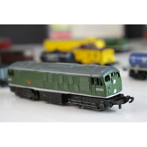 41 - 25 + Lone Star Triple OOO Gauge items of diecast model railway to include 3 x Locomotives (EL60 D500... 