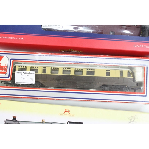 54 - Three boxed OO gauge locomotives to include Bachmann Class 43 Warship D865 Zealous BR maroon yellow ... 