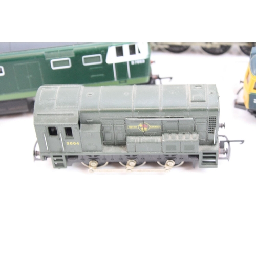 55 - Four OO gauge locomotives to include 2 x Hornby featuring Duchess of Sutherland & D7063 and Lima x 2... 