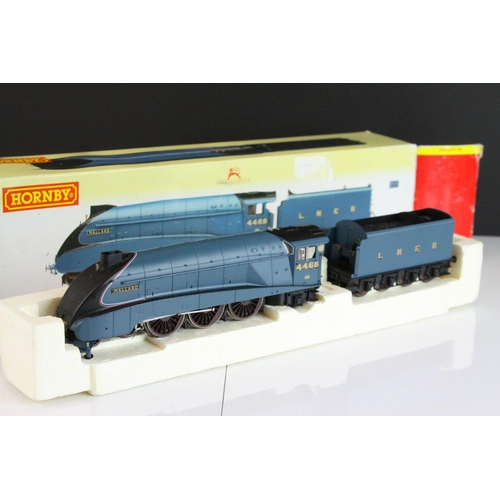 6 - Boxed Hornby OO gauge R2339 LNER 4-6-2 Class A4 Mallard locomotive, tatty outer box