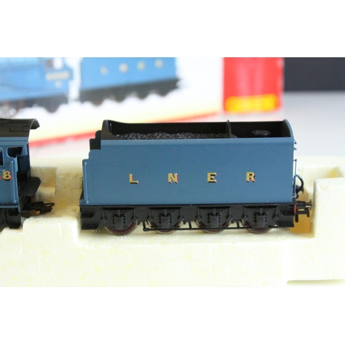 6 - Boxed Hornby OO gauge R2339 LNER 4-6-2 Class A4 Mallard locomotive, tatty outer box