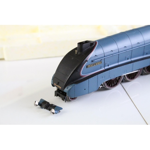 6 - Boxed Hornby OO gauge R2339 LNER 4-6-2 Class A4 Mallard locomotive, tatty outer box