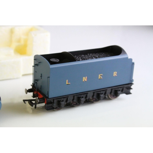 6 - Boxed Hornby OO gauge R2339 LNER 4-6-2 Class A4 Mallard locomotive, tatty outer box