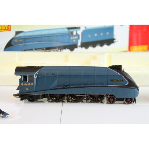 6 - Boxed Hornby OO gauge R2339 LNER 4-6-2 Class A4 Mallard locomotive, tatty outer box