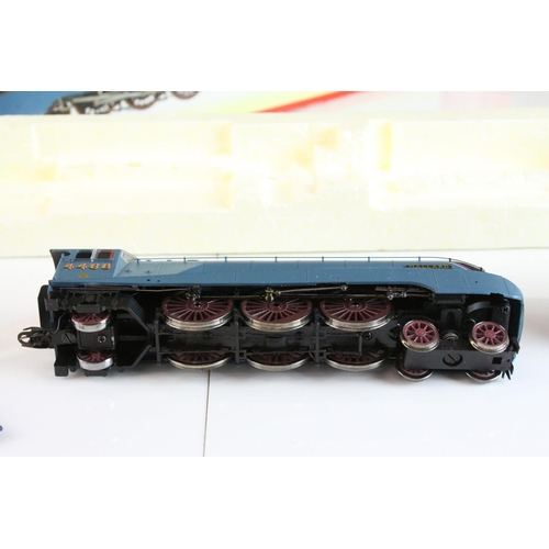 6 - Boxed Hornby OO gauge R2339 LNER 4-6-2 Class A4 Mallard locomotive, tatty outer box