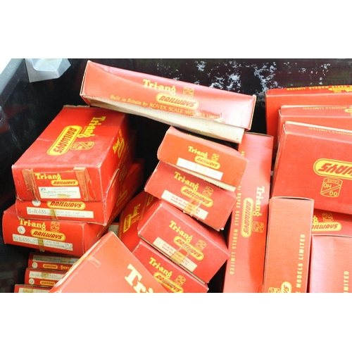 61 - 75 Boxed Triang OO gauge acessories, all ex shop stock, to includeR462 Large Radius Curved Platform ... 