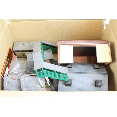 68 - Large quantity of OO gauge model railway accessories to include trackside scenery, boxed Hornby R863... 