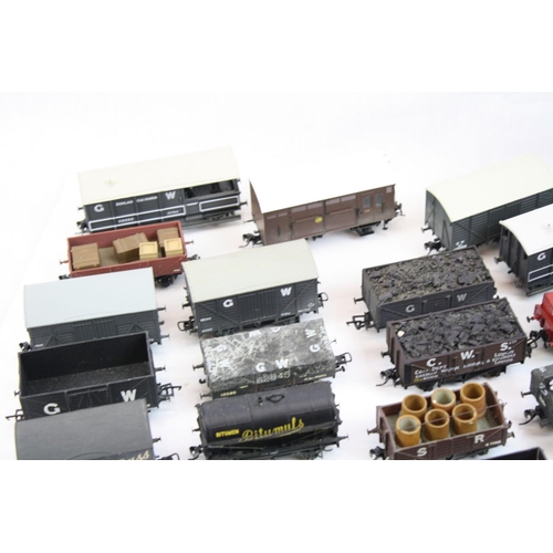 72 - 39 OO gauge items of rolling stock to include mainly Bachmann wagons & trucks