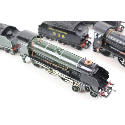 86 - Three Hornby OO gauge locomotives to include Sir Percivale, Cranleigh and County of Oxford