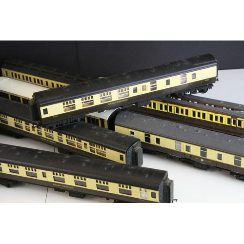 9 - Group of OO gauge rolling stock items, comprising 30 coaches, to include Tri-ang, Hornby, Airfix, Gr... 