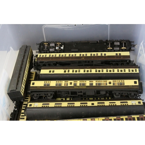 9 - Group of OO gauge rolling stock items, comprising 30 coaches, to include Tri-ang, Hornby, Airfix, Gr... 