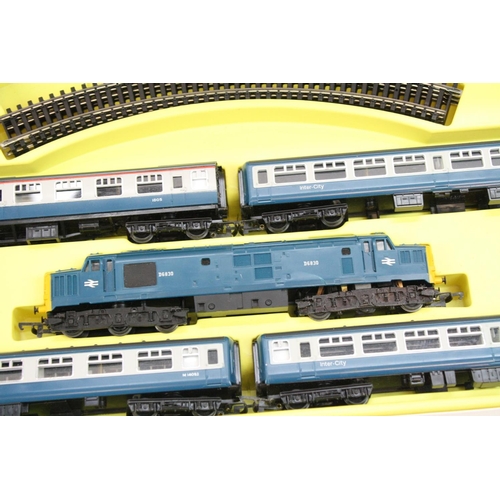 92 - Boxed Hornby OO gauge R504 InterCity Express Set with locomotive and 4 x coaches, some track missing