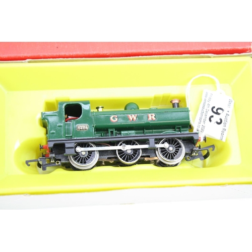 93 - Two boxed Hornby OO locomotives to include R052 BR 0-6-0 Tank Locomotive & R515 GWR 0-6-0 PT Locomot... 