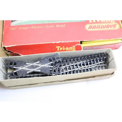 99 - Quantity of OO gauge model railway to include boxed Triang R1X train set, incomplete but with Prince... 