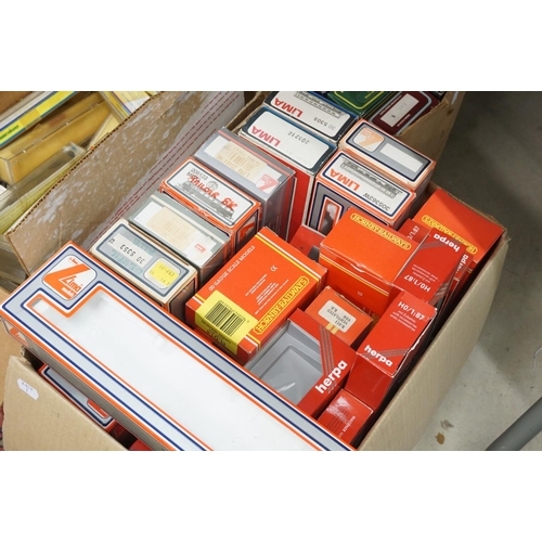 163 - Very large quantity of OO & N gauge model railway boxes featuring Hornby, Herpa, Graham Farish, Lima... 