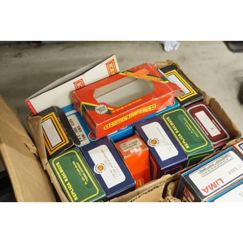 163 - Very large quantity of OO & N gauge model railway boxes featuring Hornby, Herpa, Graham Farish, Lima... 