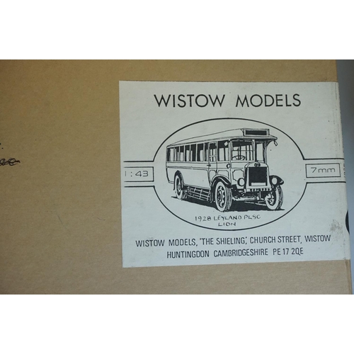 258 - Quantity of O gauge model railway metal kits and accessories to include Cavalier Coaches, 43two1 Mod... 