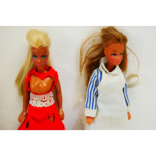 335 - Four playworn Palitoy Pippa dolls. all appearing to have their original clothing, gd overall conditi... 