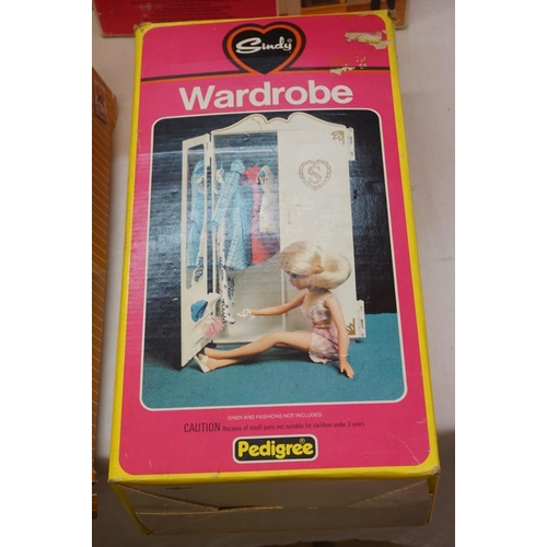 362 - Pedigree Sindy - 15 boxed accessories to include Washing Machine Unit, Mixer Blender, Washbasin, Mot... 