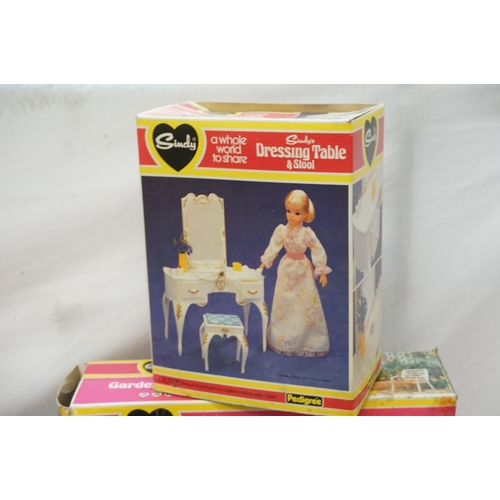 362 - Pedigree Sindy - 15 boxed accessories to include Washing Machine Unit, Mixer Blender, Washbasin, Mot... 