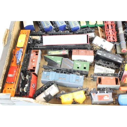 111 - 40 OO gauge items of rolling stock to include Wrenn, Hornby, Triang, Mainline, Lima etc, featuring C... 