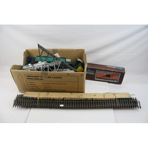 171 - Collection of Lima O gauge model railway to include boxed 6546 wagon, Shell tanker, locomotive 0-4-0... 