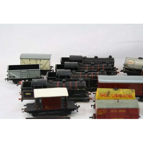 205 - 28 Hornby Dublo items of rolling stock to include tankers, wagons and trucks plus 4 x Hornby Dublo l... 