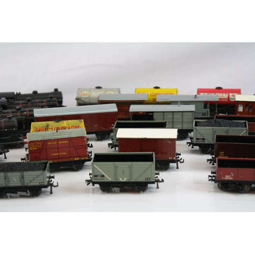 205 - 28 Hornby Dublo items of rolling stock to include tankers, wagons and trucks plus 4 x Hornby Dublo l... 