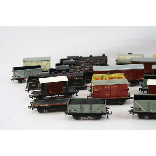 205 - 28 Hornby Dublo items of rolling stock to include tankers, wagons and trucks plus 4 x Hornby Dublo l... 