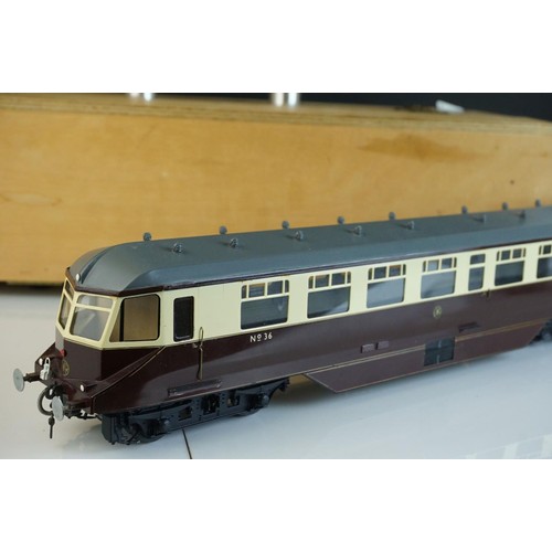 256 - Two built O gauge cast kit GWR coaches in brown / cream livery, contained within custom box, the odd... 