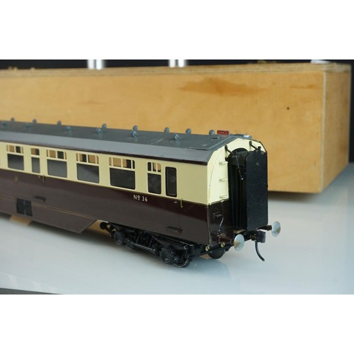 256 - Two built O gauge cast kit GWR coaches in brown / cream livery, contained within custom box, the odd... 