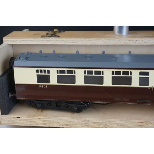 256 - Two built O gauge cast kit GWR coaches in brown / cream livery, contained within custom box, the odd... 