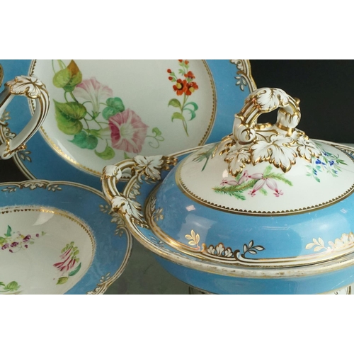 67 - Extensive late 19th Century English porcelain dinner service