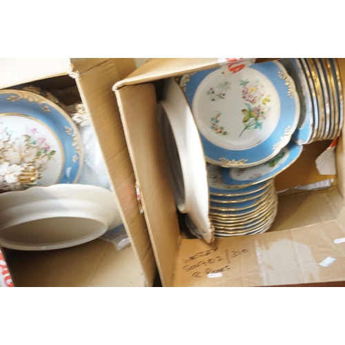 67 - Extensive late 19th Century English porcelain dinner service
