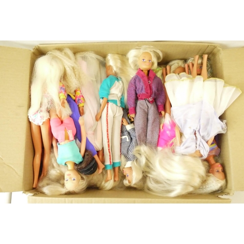 112 - 22 x Playworn contemporary dolls to include Hasbro Sindy, Mattel Barbie, etc